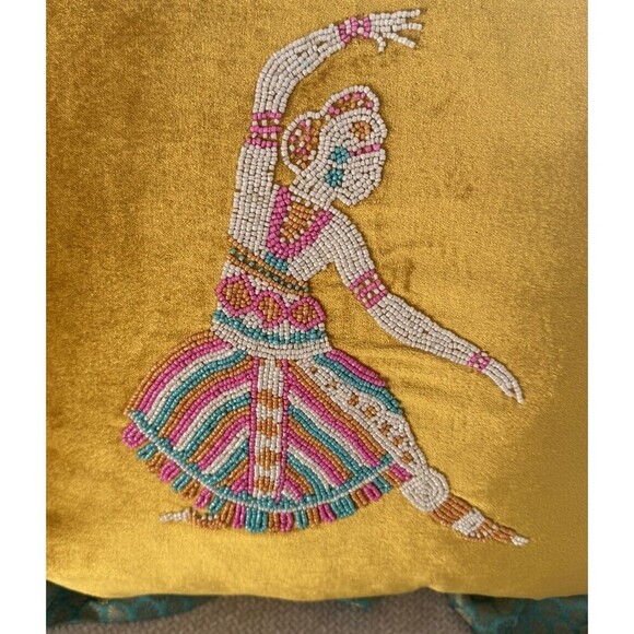 2 World Travel dancer couch Throw Pillow Mustard/Yellow Fancy Embroidered 20x20 - Picture 6 of 7